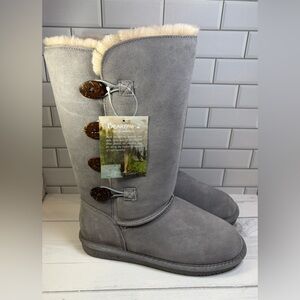 BearPaw Gray Suede Boots with Toggle Accents Size:9